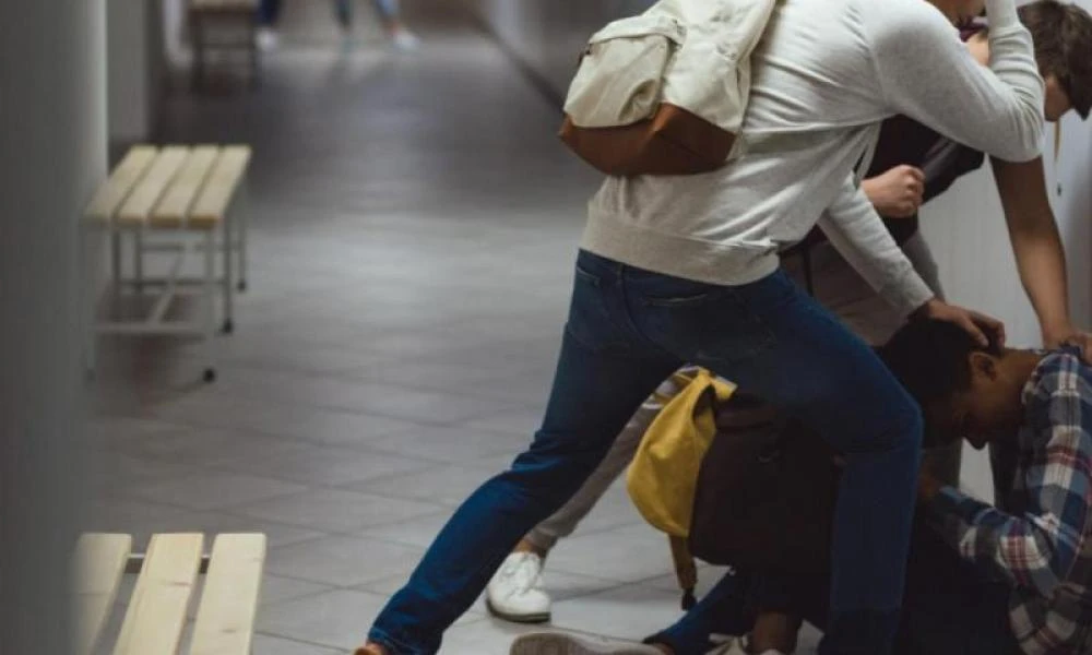 Άγρια συμπλοκή μαθητών έξω από σχολείο στην Λαμία-Βίντεο ντοκουμέντο